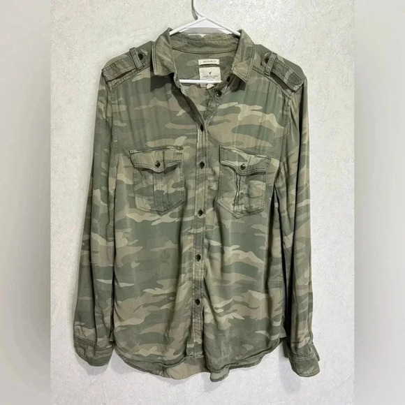 AMERICAN EAGLE OUTFITTERS Camo Boyfriend Fit Button Down Cover-up Shirt Medium - Picture 1 of 6
